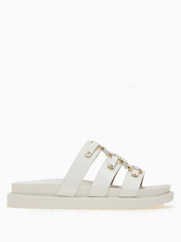 Σανδάλια flatform με μεταλλικές λεπτομέρειες
