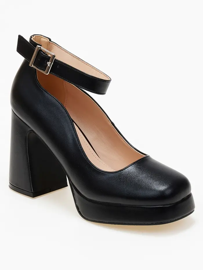 Ψηλές γόβες με φιάπα και χοντρό τακούνι