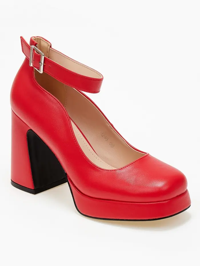 Ψηλές γόβες με φιάπα και χοντρό τακούνι