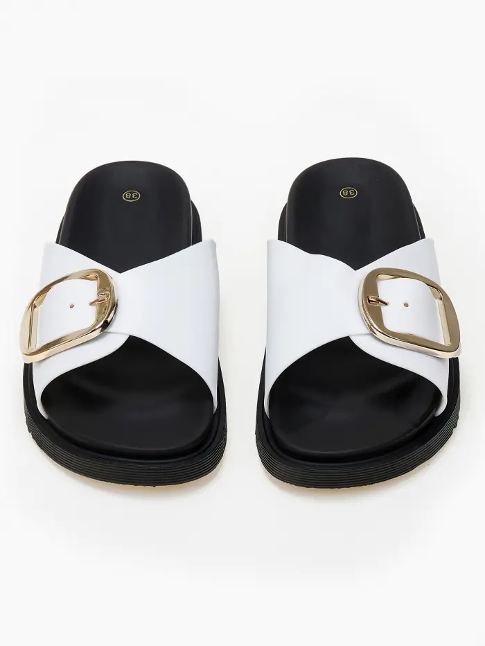 Σανδάλια flatform με αγκράφες