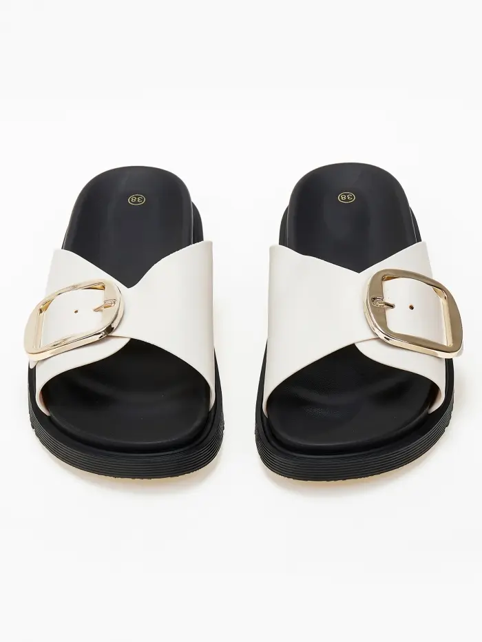 Σανδάλια flatform με αγκράφες
