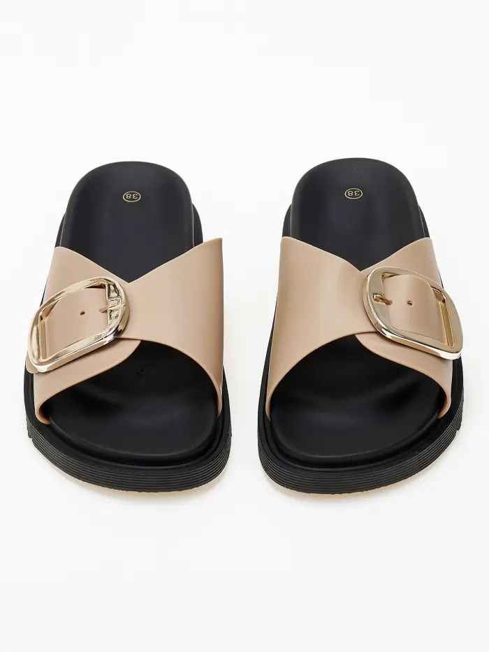 Σανδάλια flatform με αγκράφες