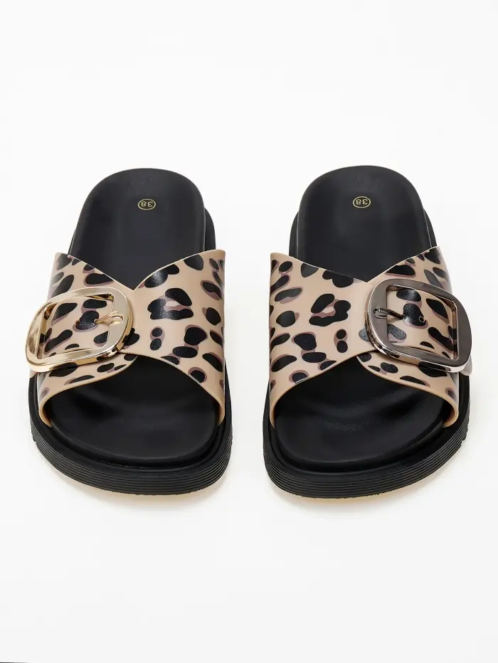 Σανδάλια flatform με αγκράφες