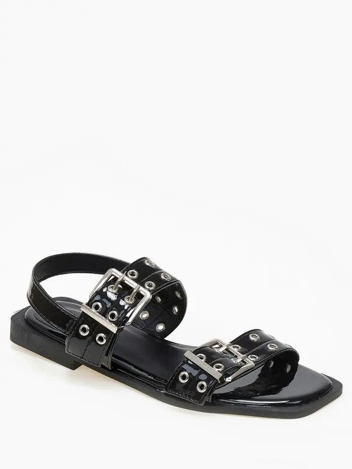 Φλατ σανδάλια με αγκράφες και τρουκς