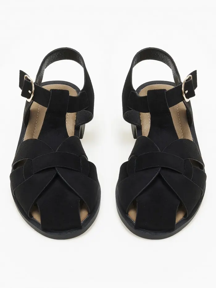 Σανδάλια σε suede υφή με φάσες