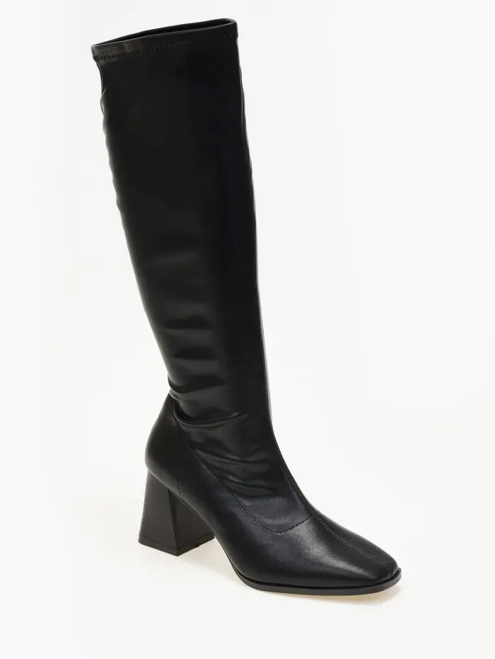 Μπότες με ιδιαίτερο τακούνι