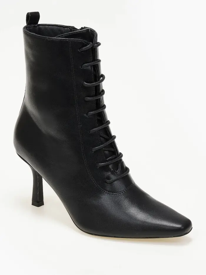 Μποτάκια με κορδόνια