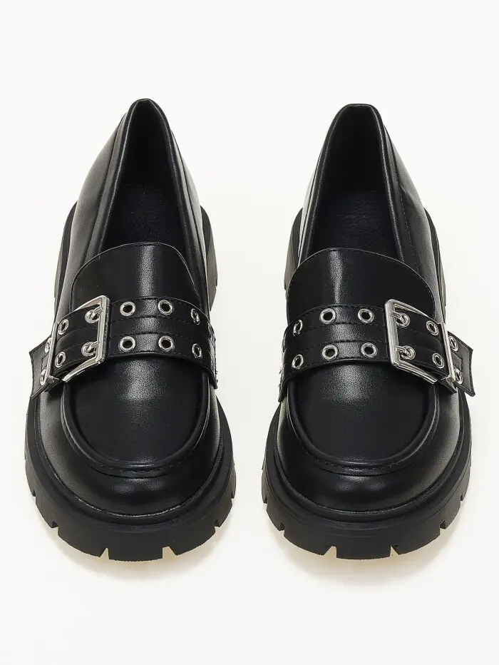 Loafers με τρακτερωτή σόλα και διακοσμητικό χοντρό λουράκι