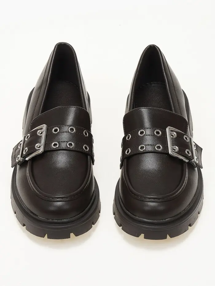 Loafers με τρακτερωτή σόλα και διακοσμητικό χοντρό λουράκι