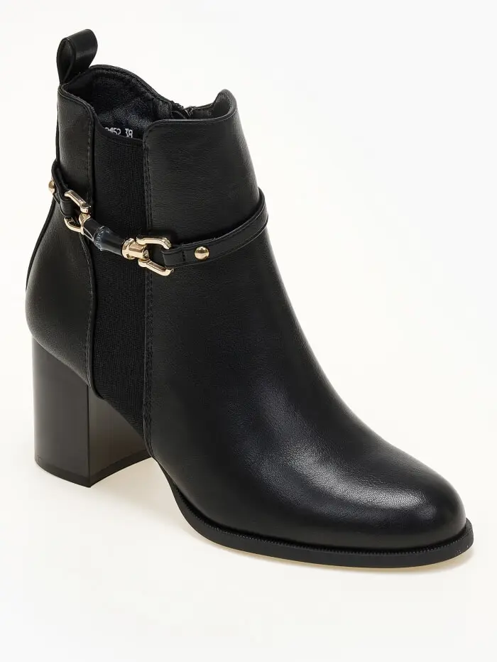 Ankle boots με λάστιχο και μεταλλική λεπτομέρεια