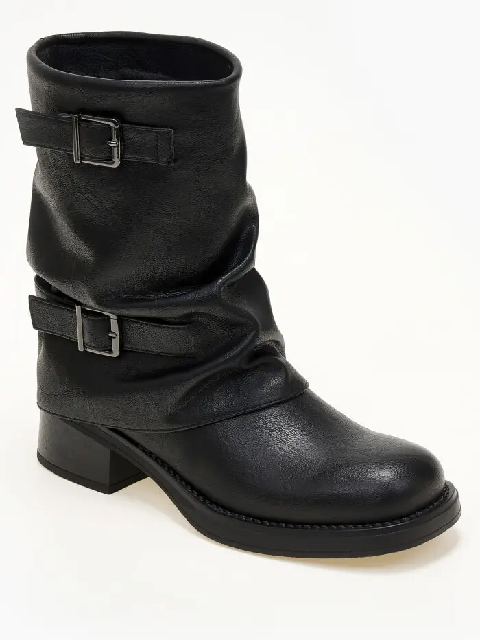 Μποτάκια με εφέ γκέτας και διακοσμητικά ζωνάκια