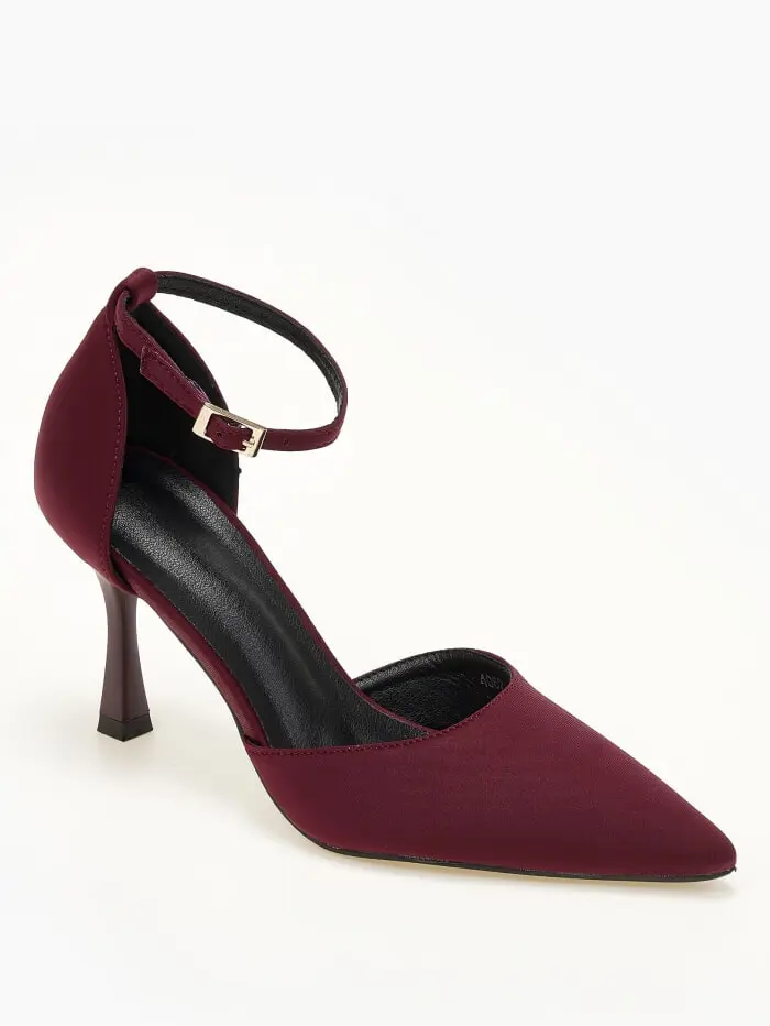 Σατέν γόβες με κλειστή φτέρνα και λουράκι