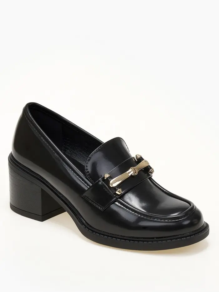 Loafers με χοντρό τακούνι και μεταλλική λεπτομέρεια