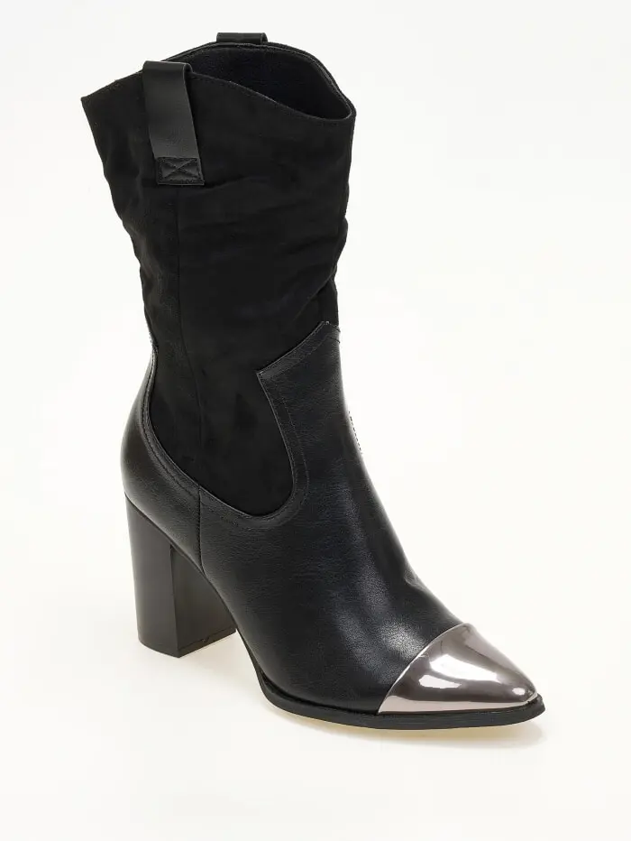 Μποτάκια cowboy με μεταλλική λεπτομέρειες