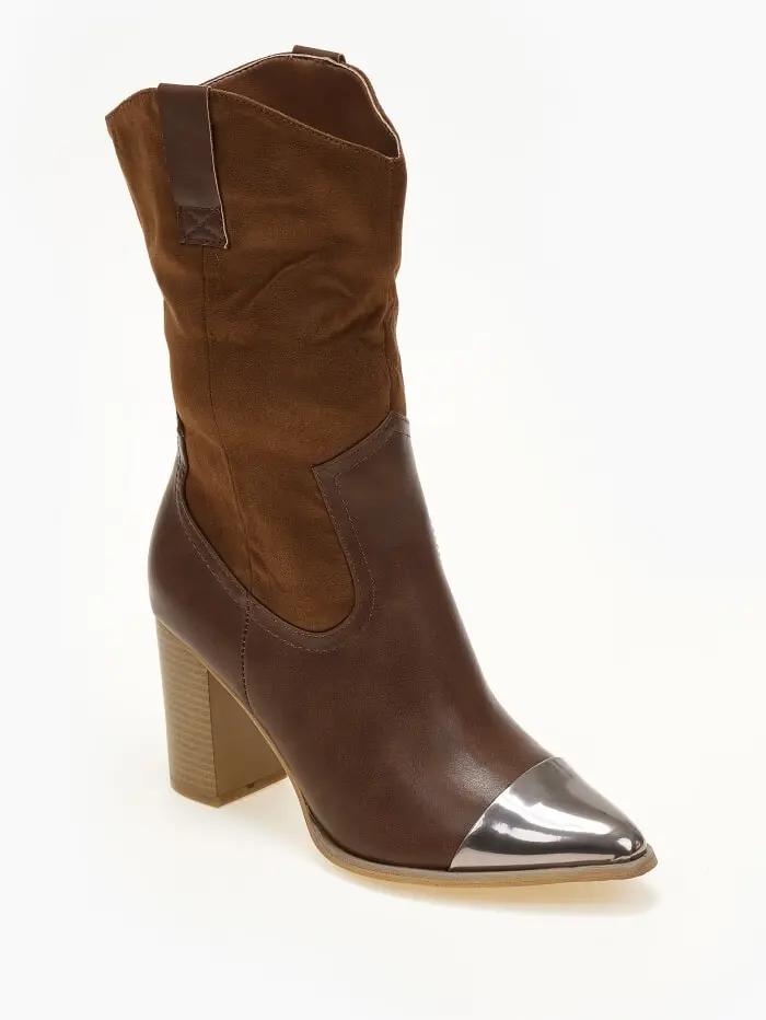 Μποτάκια cowboy με μεταλλική λεπτομέρειες