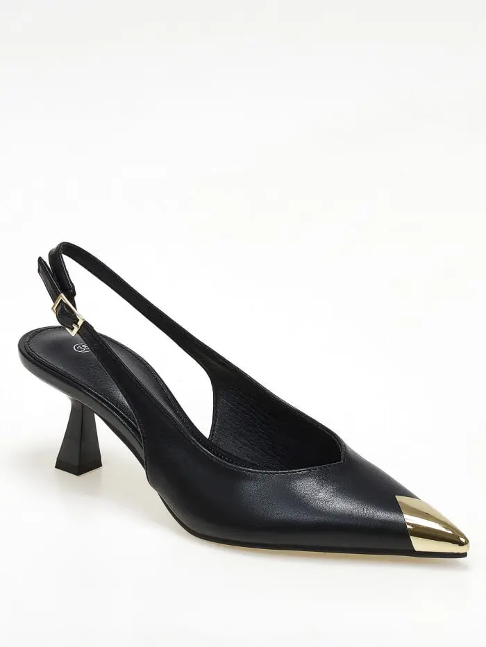 Slingback γόβες με χρυσή λεπτομέρεια στη μύτη