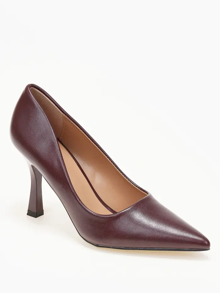 Κλασσικές γόβες με ιδιαίτερο τακούνι