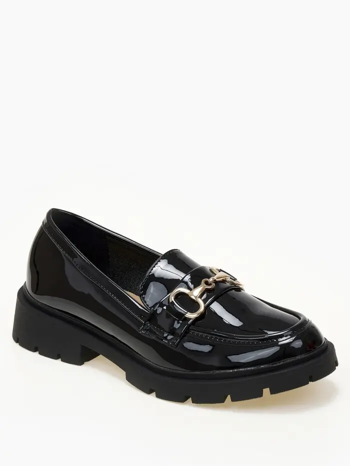 Loafers με τρακτερωτή σόλα και μεταλλική λεπτομέρεια