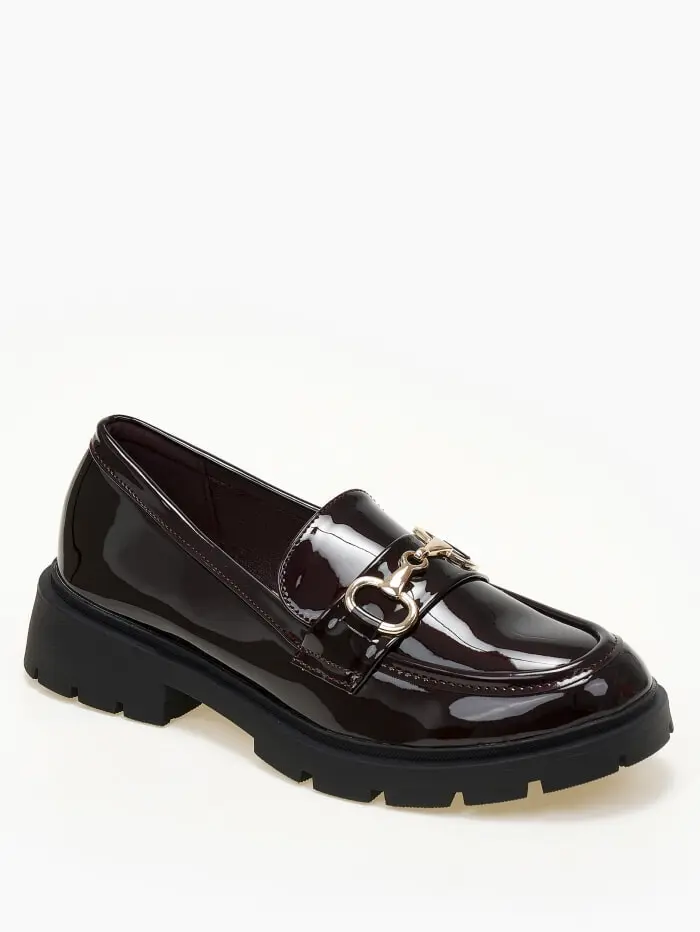 Loafers με τρακτερωτή σόλα και μεταλλική λεπτομέρεια