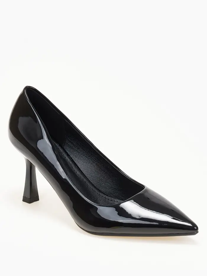 Λουστρίνι γόβες με ιδιαίτερο τακούνι