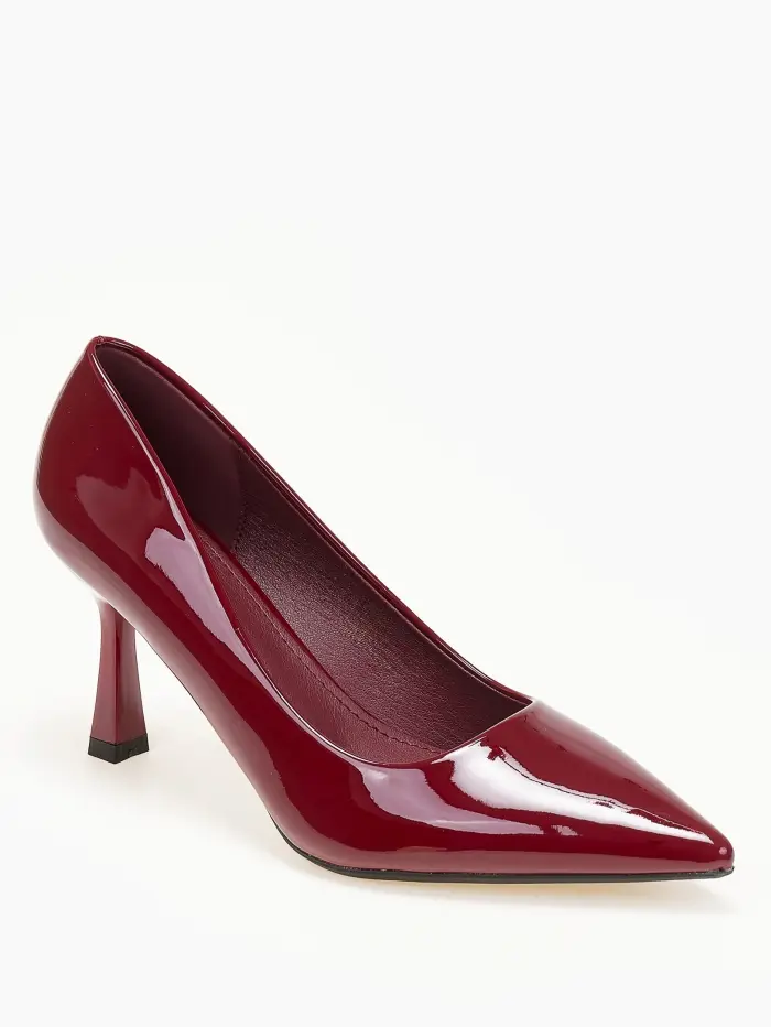 Λουστρίνι γόβες με ιδιαίτερο τακούνι