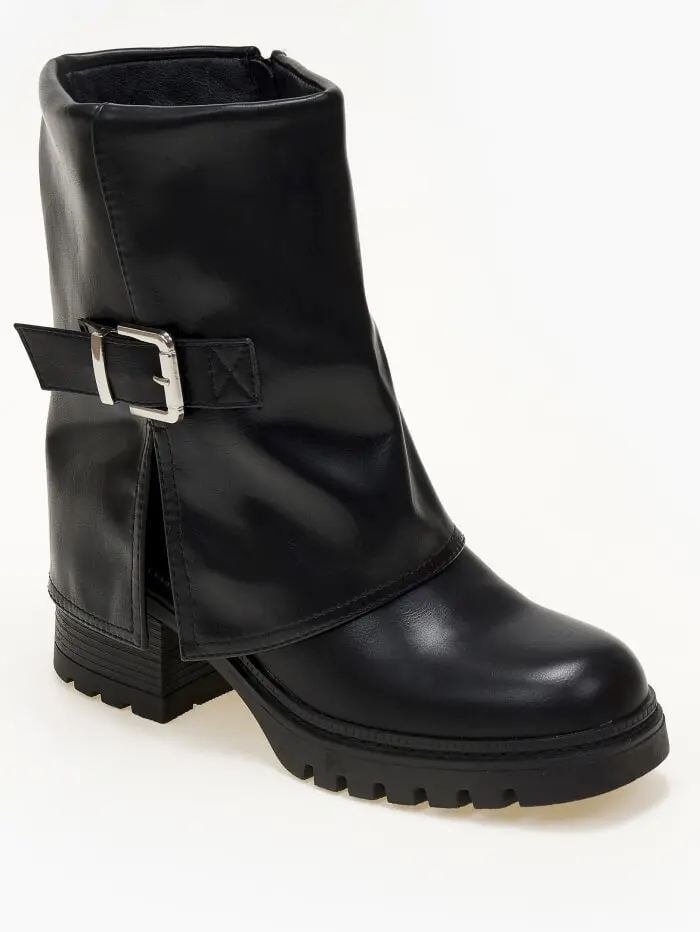 Μποτάκια με γκέτα και μεταλλική αγκράφα