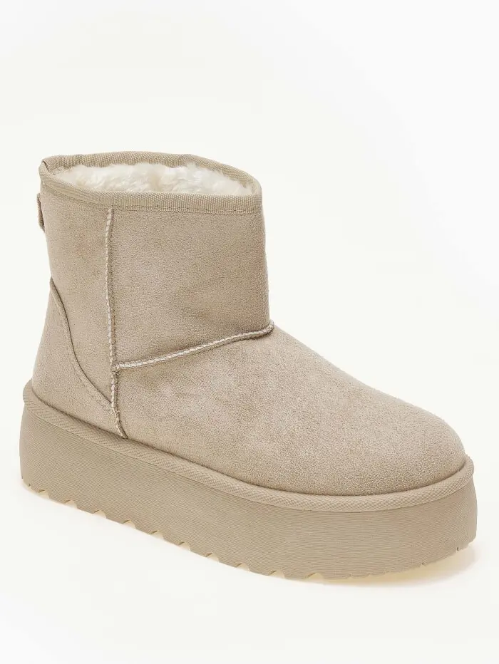 Μποτάκια με γούνα και ψηλή σόλα