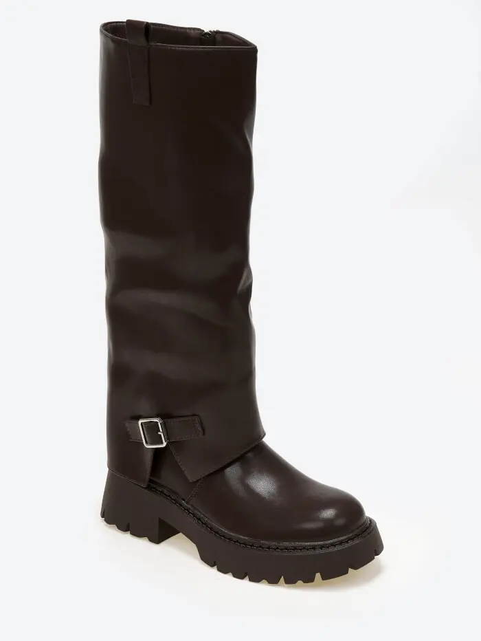 Μπότες με τρακτερωτή σόλα και εφέ γκέτας