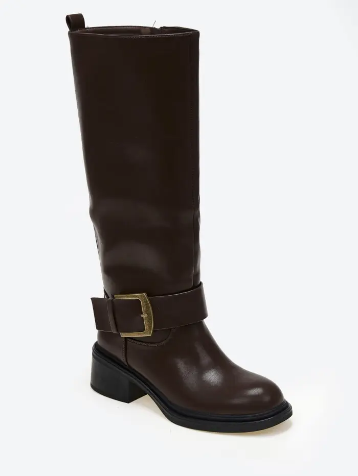 Μπότες με χαμηλό χοντρό τακούνι και διακοσμητικό ζωνάκι