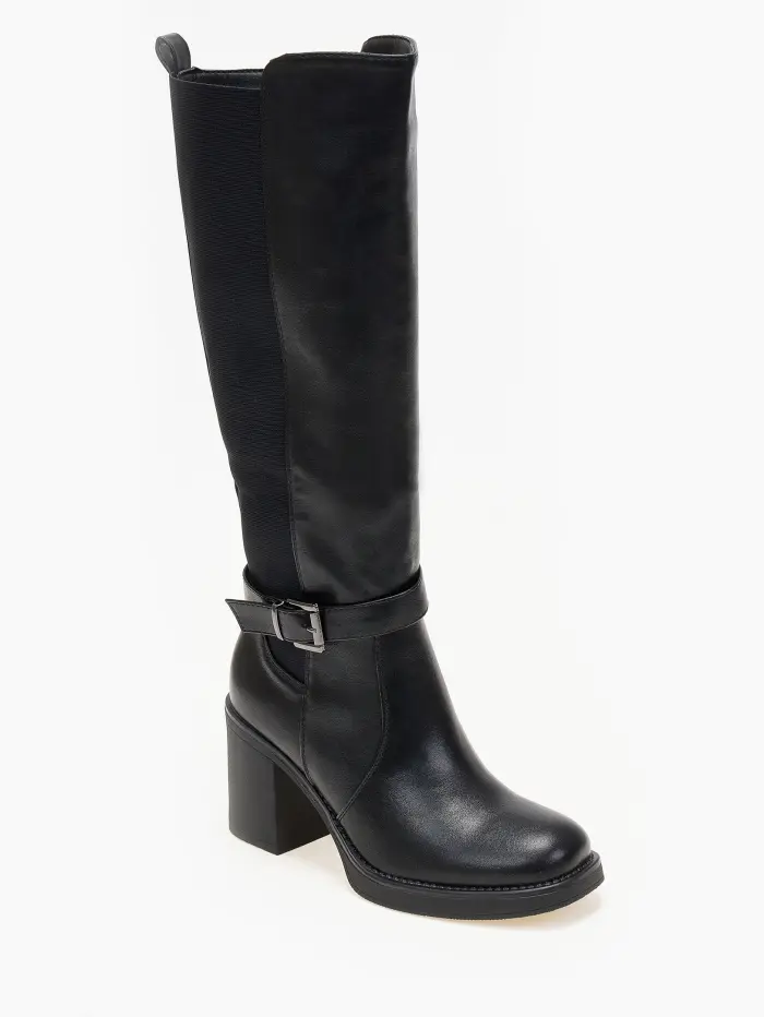 Μπότες με χοντρό τακούνι και διακοσμήτικο ζωνάκι