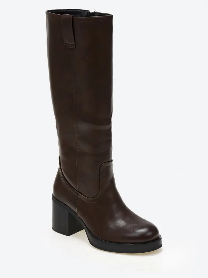 Μπότες με χοντρό τακούνι και φιάπα