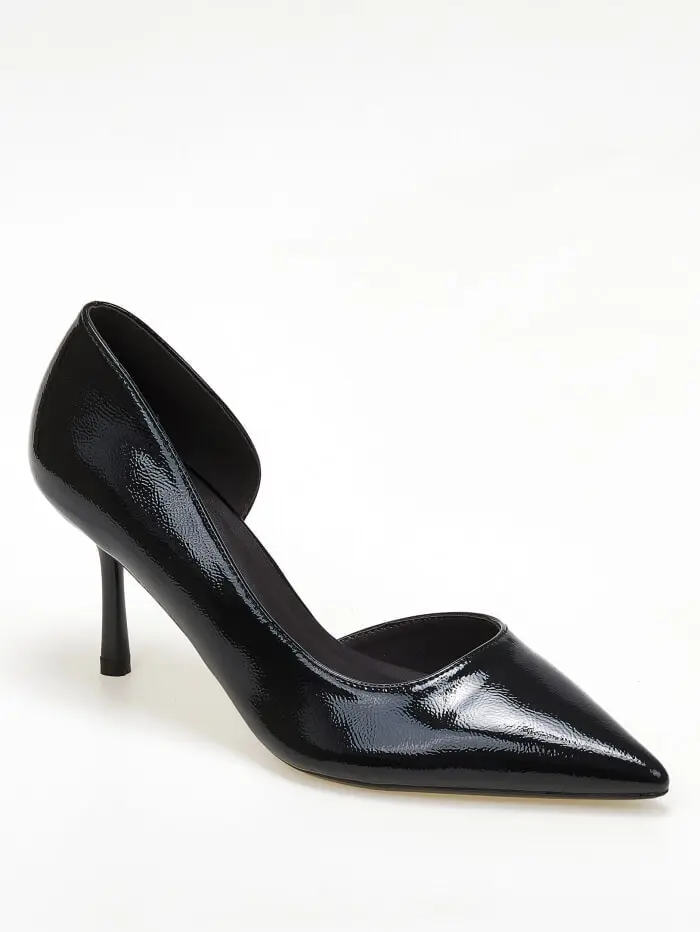 Μυτερές γόβες με άνοιγμα στο πλάι