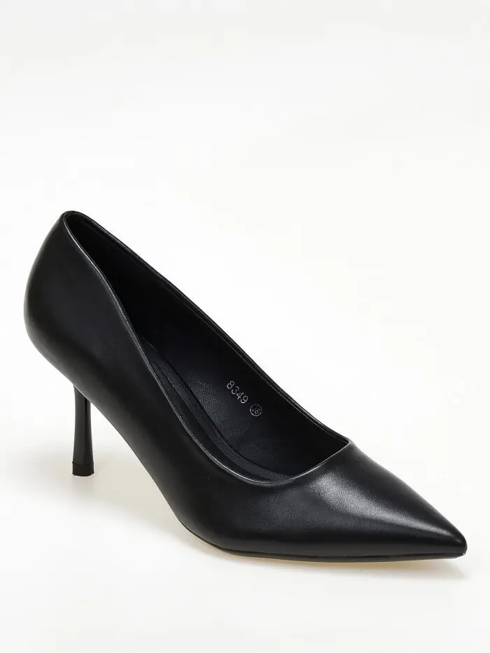 Μυτερές κλασσικές γόβες