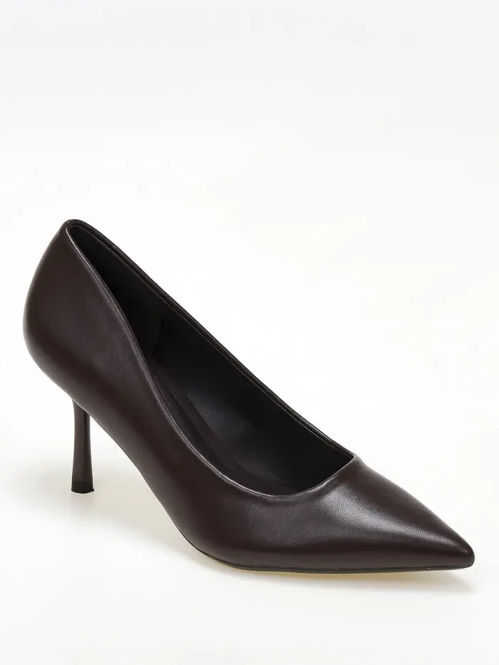 Μυτερές κλασσικές γόβες