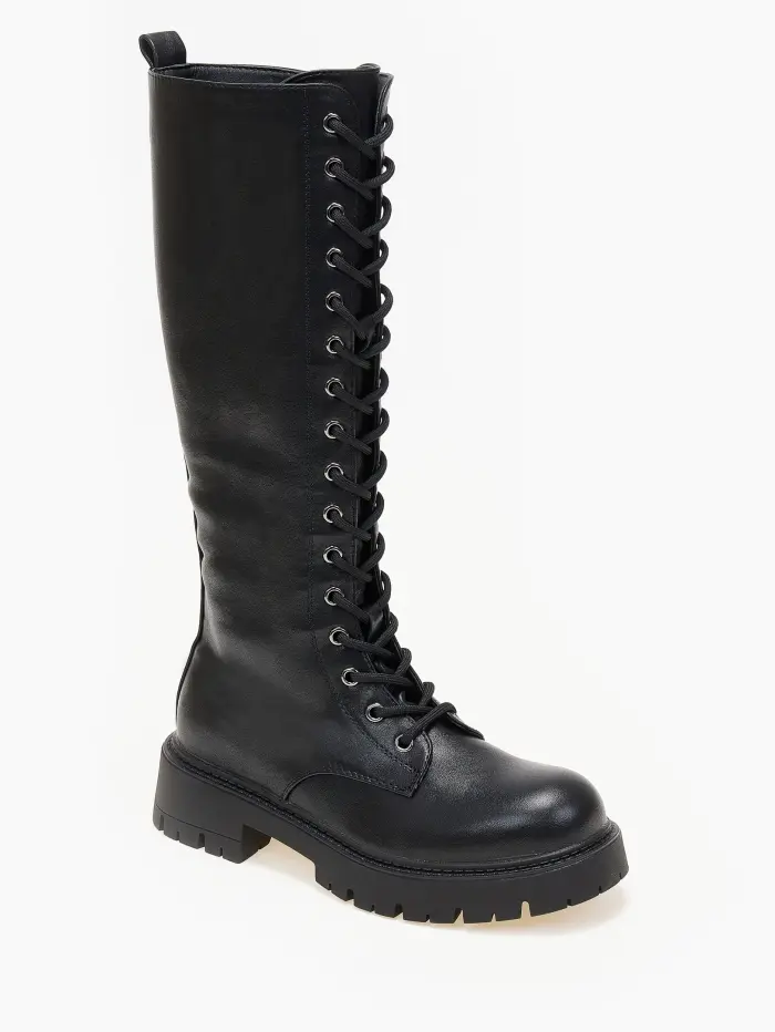 Ψηλά αρβυλάκια με τρακτερωτή σόλα