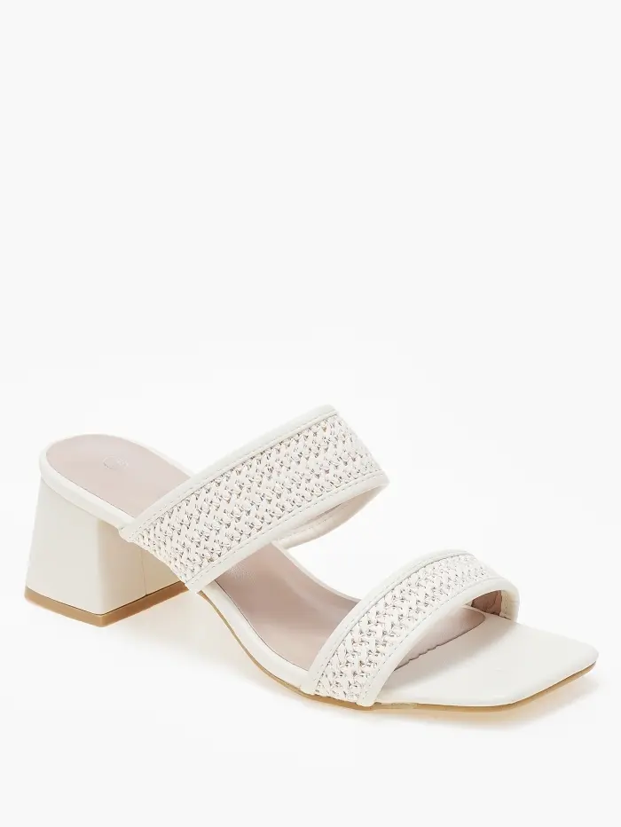 Χαμηλά mules με χοντρό τακούνι και σχέδιο ψάθας