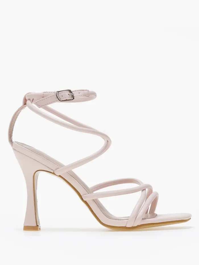 Πέδιλα με λεπτό τακούνι και στρογγυλά λουράκια