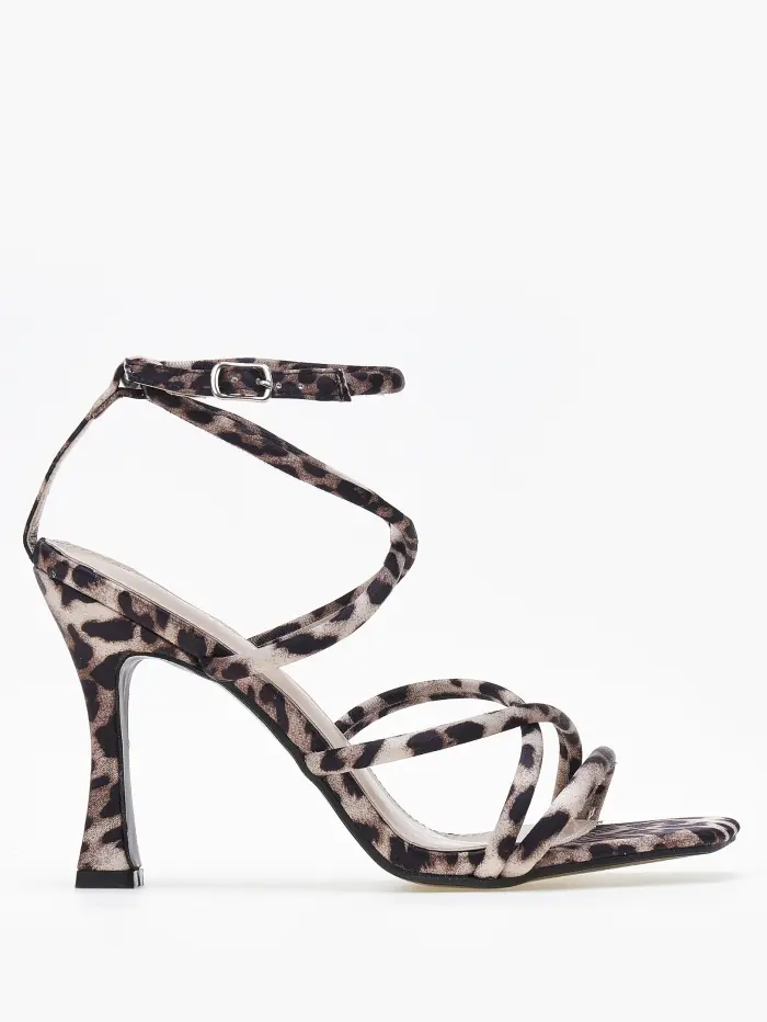 Πέδιλα με λεπτό τακούνι και στρογγυλά λουράκια