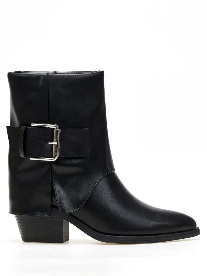 Χαμηλά cowboy μποτάκια με διακοσμητικό ζωνάκι