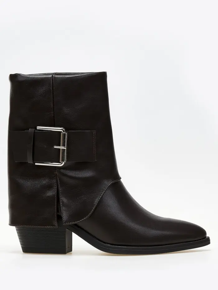 Χαμηλά cowboy μποτάκια με διακοσμητικό ζωνάκι