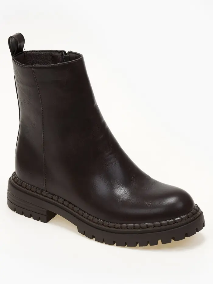 Χαμηλά μποτάκια με τρακτερωτή σόλα