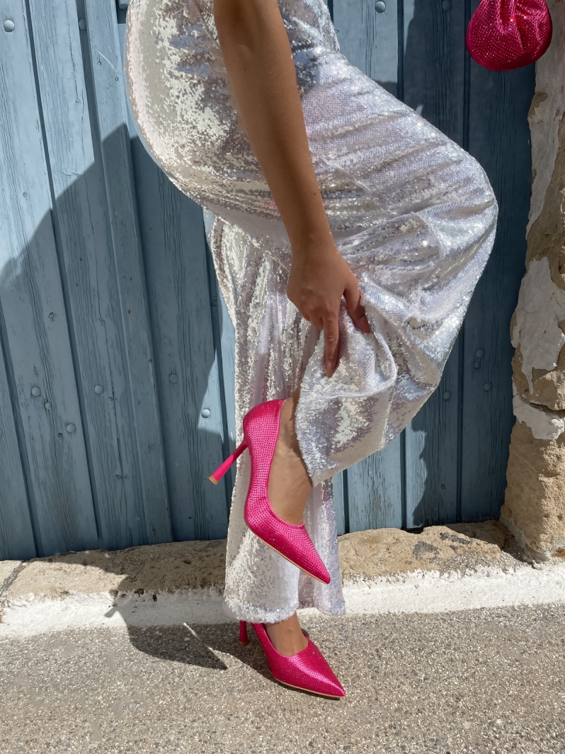 Γόβες με στρας και ιδιαίτερο τακούνι