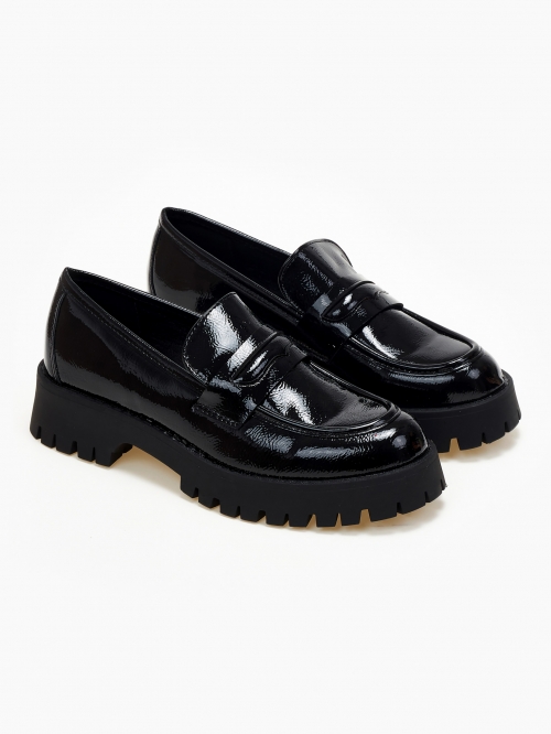 Loafers με τρακτερωτή σόλα
